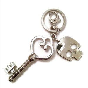 Skull and heart key keychain